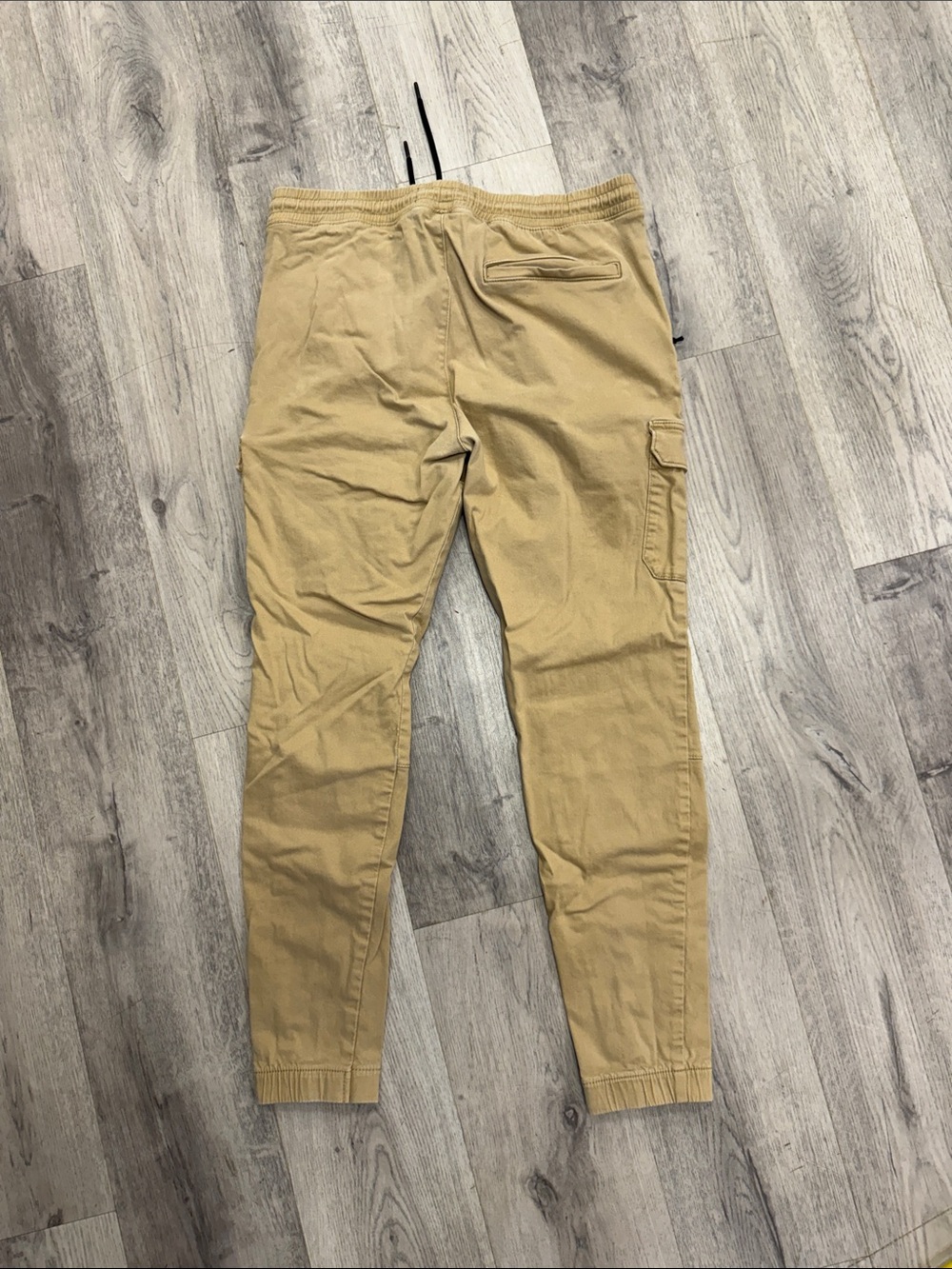 Hollister Men's Tan Cargo Jogger Pants with Black Drawstrings - Picture 7 of 7